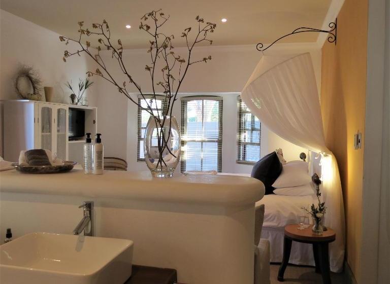 פנסיון Forty Trees