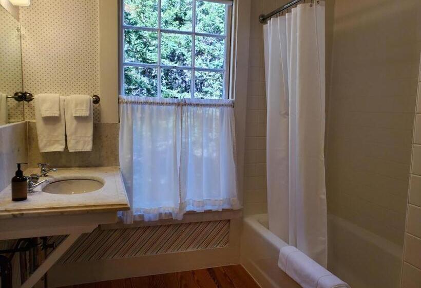 ユースホステル Harbourside Inn