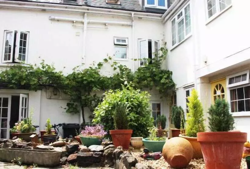 ペンション Riversdale Guest House