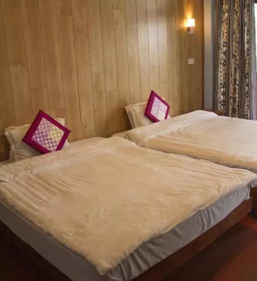 تختخواب و صبحانه The Barfung Retreat