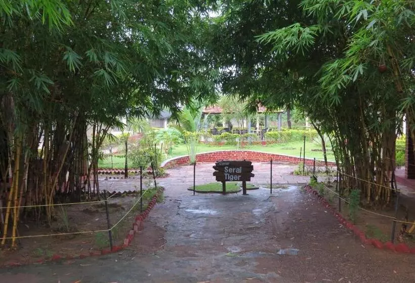 Hotelli Camp Serai Tiger Tadoba
