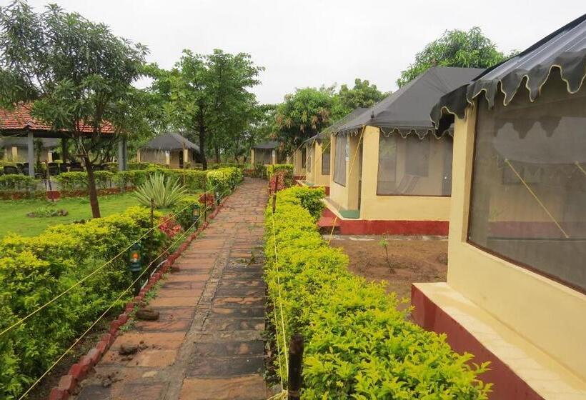 Отель Camp Serai Tiger Tadoba