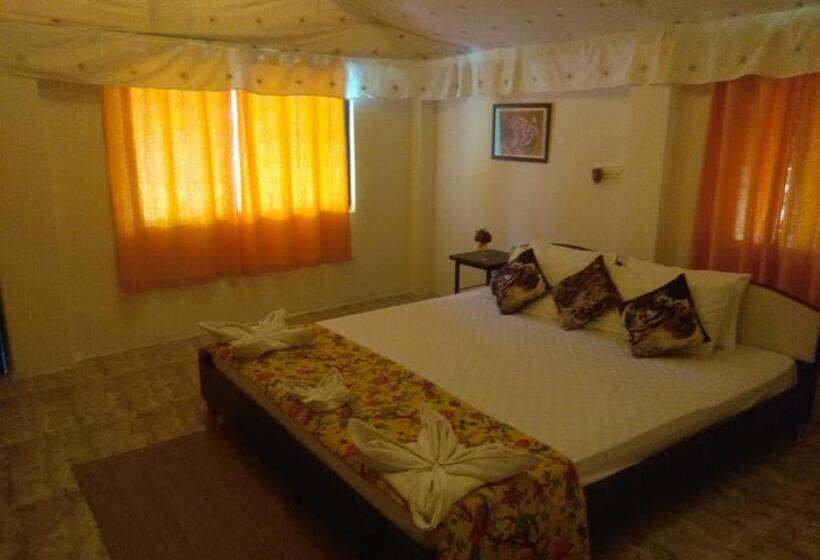 Отель Camp Serai Tiger Tadoba