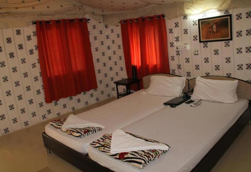 Отель Camp Serai Tiger Tadoba