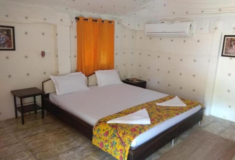 Отель Camp Serai Tiger Tadoba