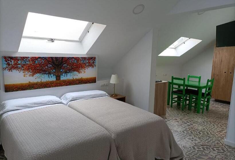 بنسيون Hostal Las Encinas