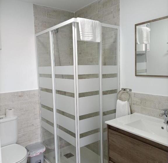 بنسيون Hostal Las Encinas