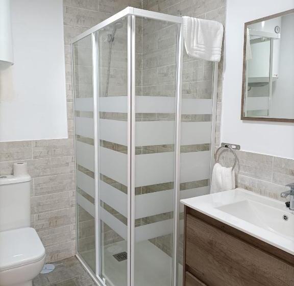 بنسيون Hostal Las Encinas