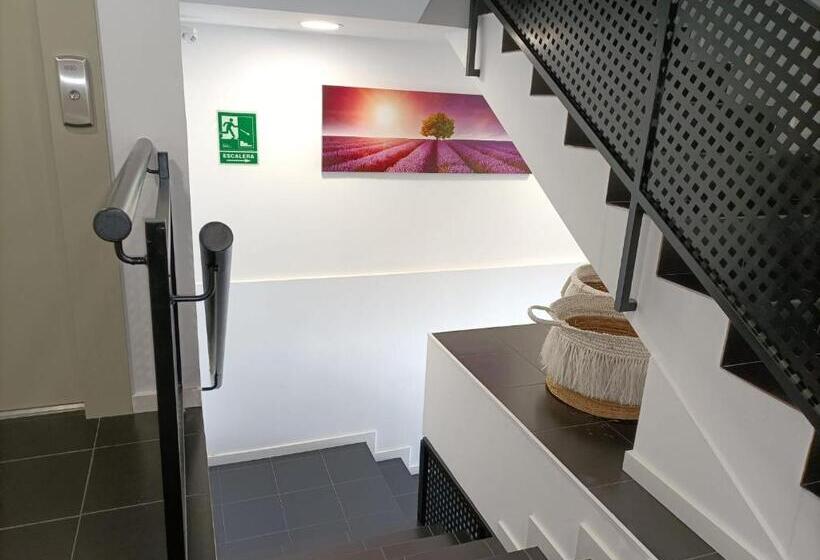 بنسيون Hostal Las Encinas