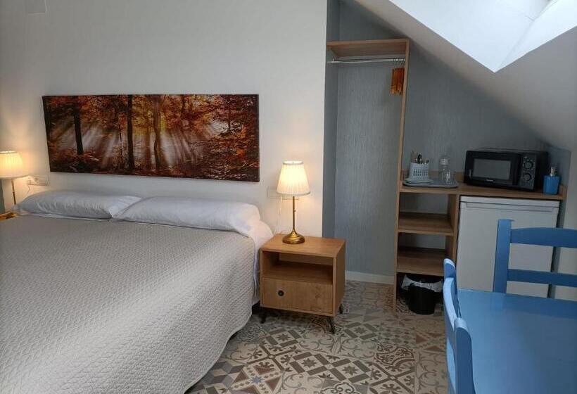 بنسيون Hostal Las Encinas