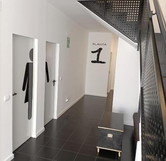 بنسيون Hostal Las Encinas