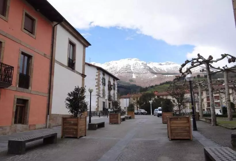 Majatalo Ostatu Zegama