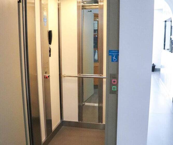 פנסיון Hostal Castillo