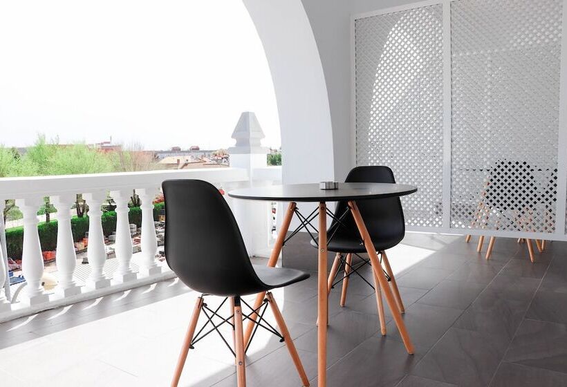 פנסיון Hostal Castillo