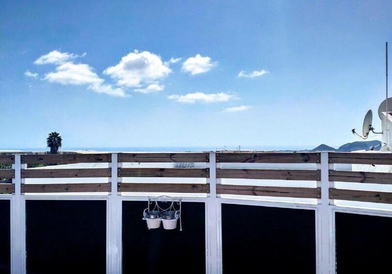 پانسیون Hostel Neon Tenerife