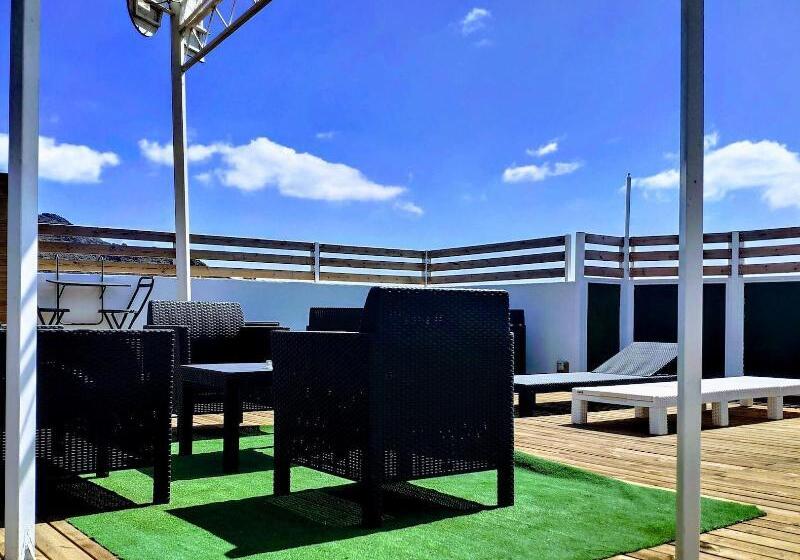 پانسیون Hostel Neon Tenerife