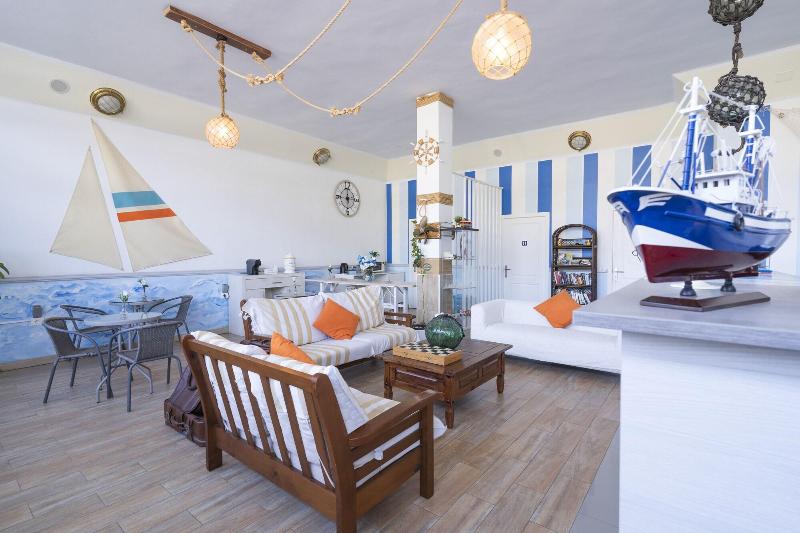 پانسیون Hostel Neon Tenerife