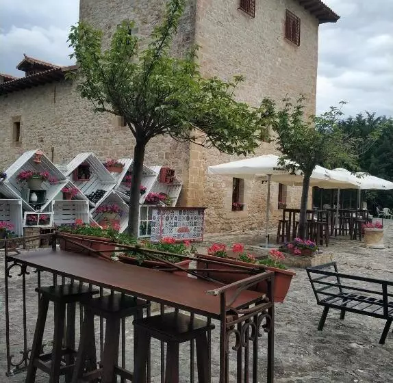 ユースホステル Posada Torre Palacio La Taxuela