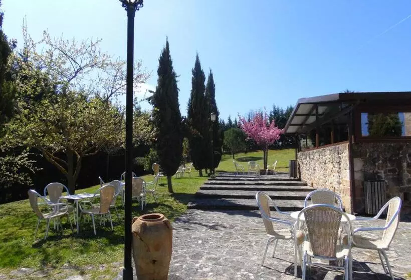 ユースホステル Posada Torre Palacio La Taxuela