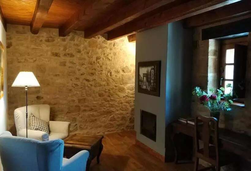 ユースホステル Posada Torre Palacio La Taxuela