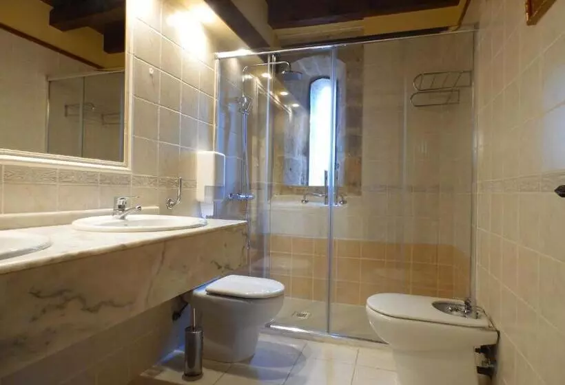 ユースホステル Posada Torre Palacio La Taxuela