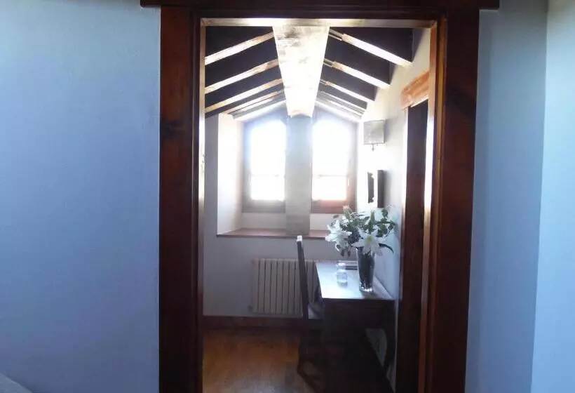 ユースホステル Posada Torre Palacio La Taxuela