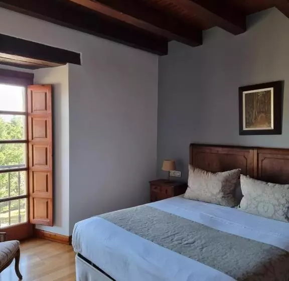 ユースホステル Posada Torre Palacio La Taxuela