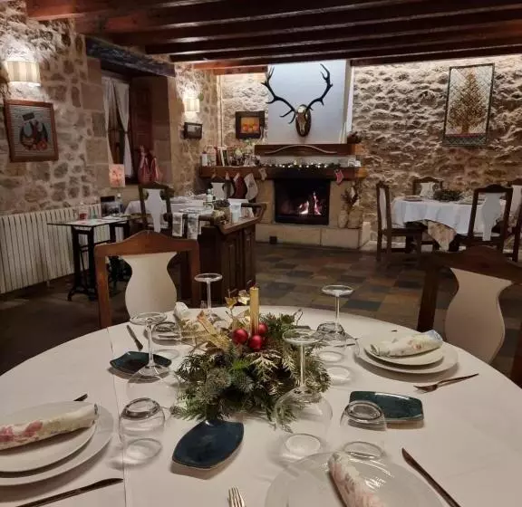 ユースホステル Posada Torre Palacio La Taxuela
