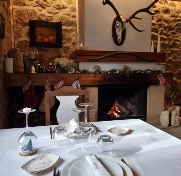 ユースホステル Posada Torre Palacio La Taxuela