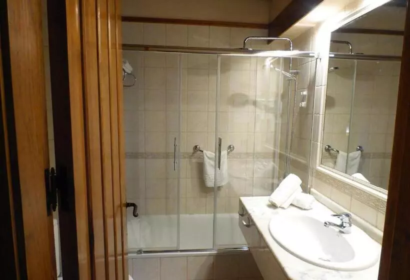 ユースホステル Posada Torre Palacio La Taxuela