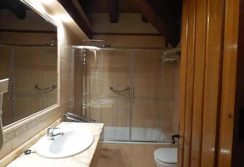 ユースホステル Posada Torre Palacio La Taxuela