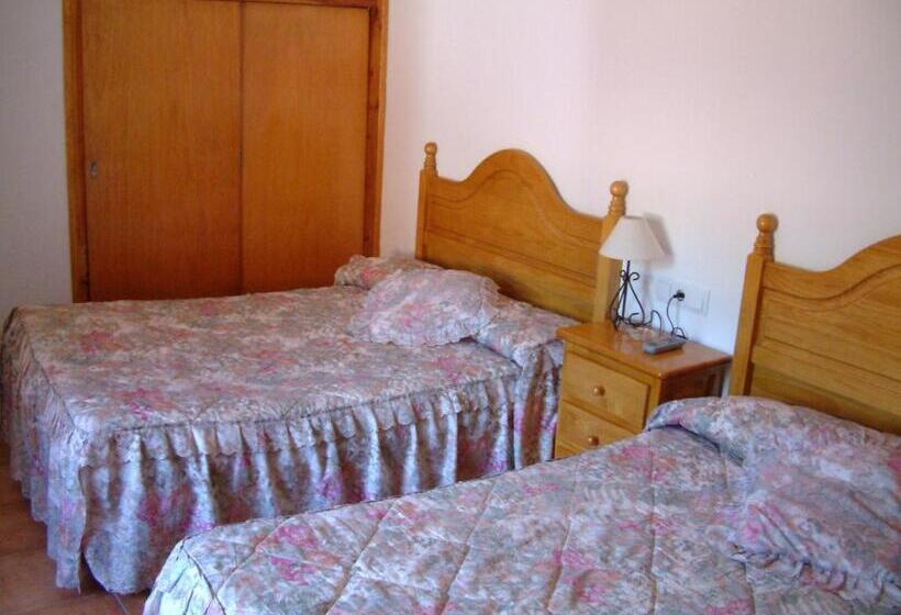 פנסיון Hostal La Muntanya