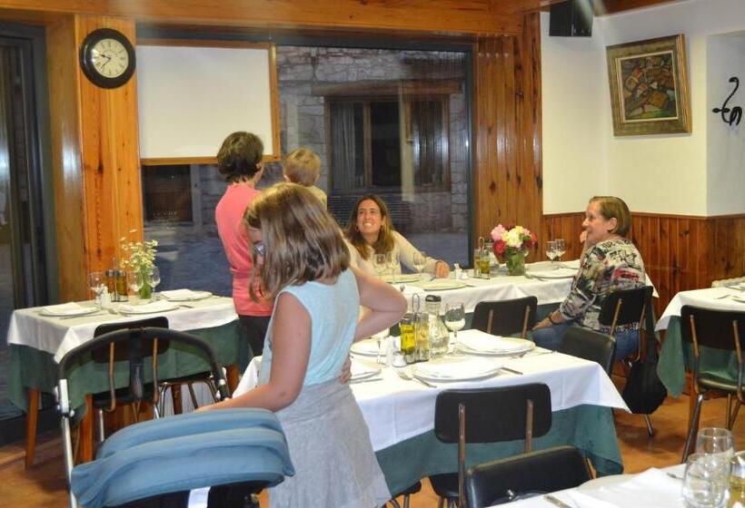 פנסיון Hostal La Muntanya