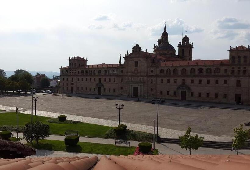 ペンション Hostal Medievo