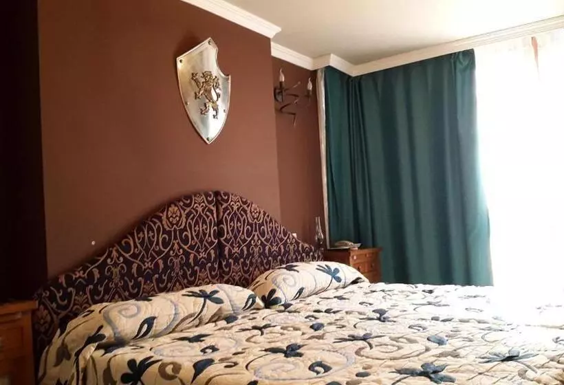 ペンション Hostal Medievo