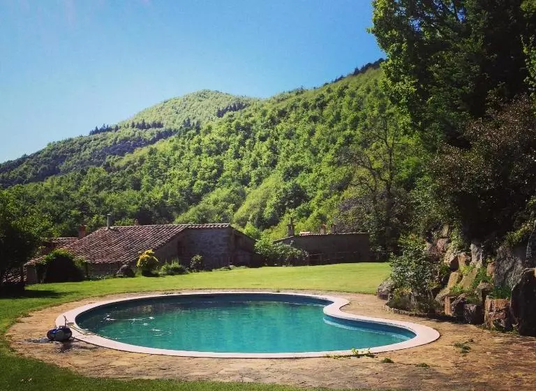 هتل Hostal Rural Masia El Buxaus Montseny