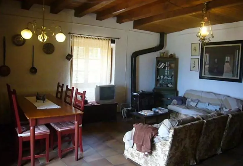 هتل Hostal Rural Masia El Buxaus Montseny