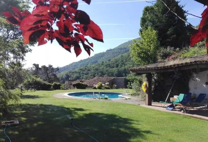هتل Hostal Rural Masia El Buxaus Montseny