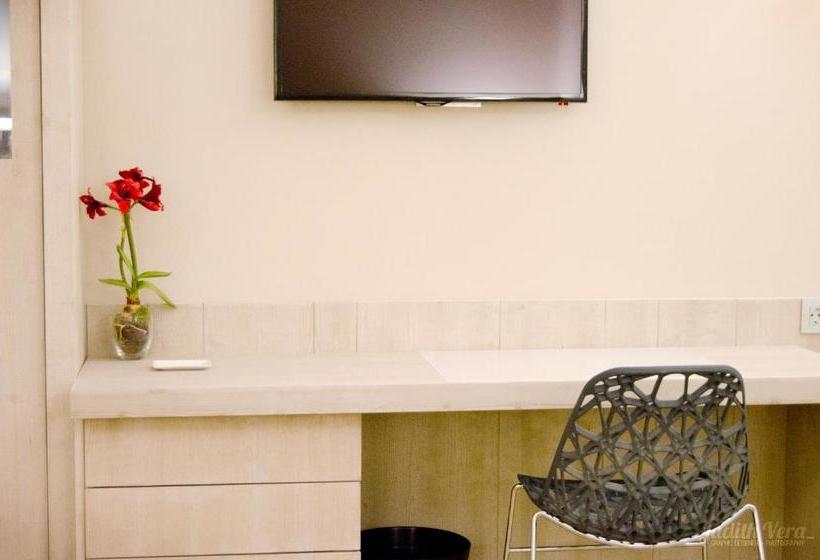 ペンション Hostal 1888