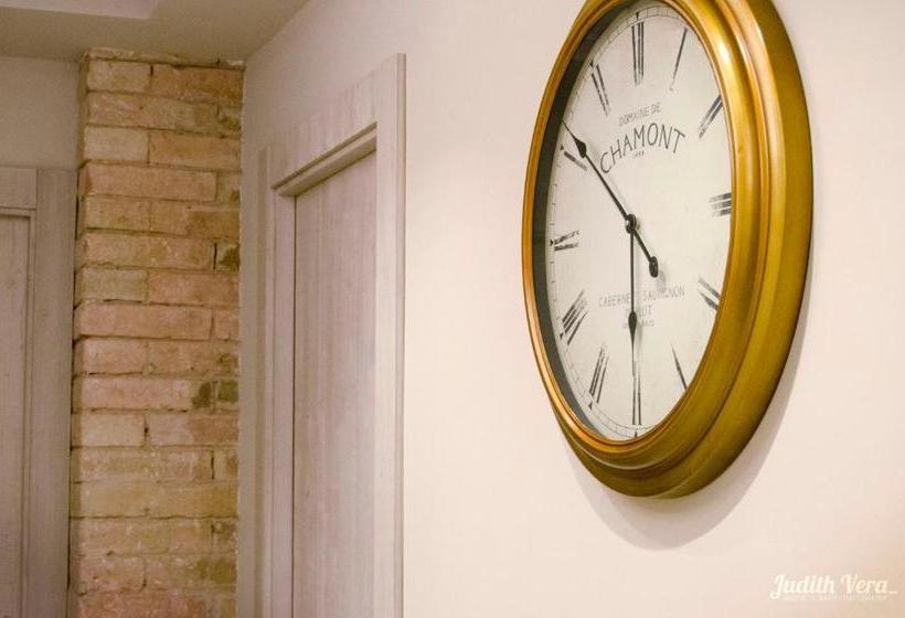 ペンション Hostal 1888