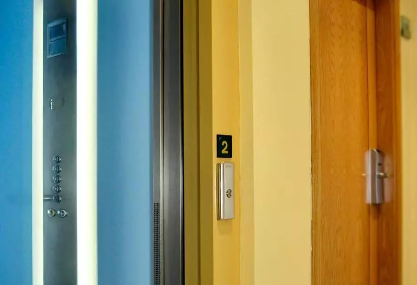 پانسیون Hostal Bajo La Muralla