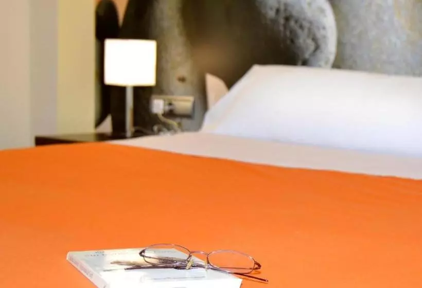 پانسیون Hostal Bajo La Muralla