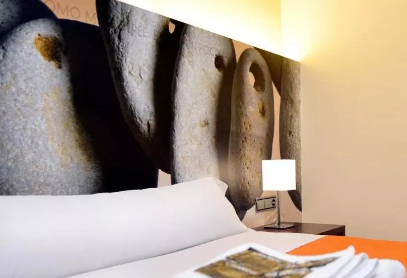 پانسیون Hostal Bajo La Muralla