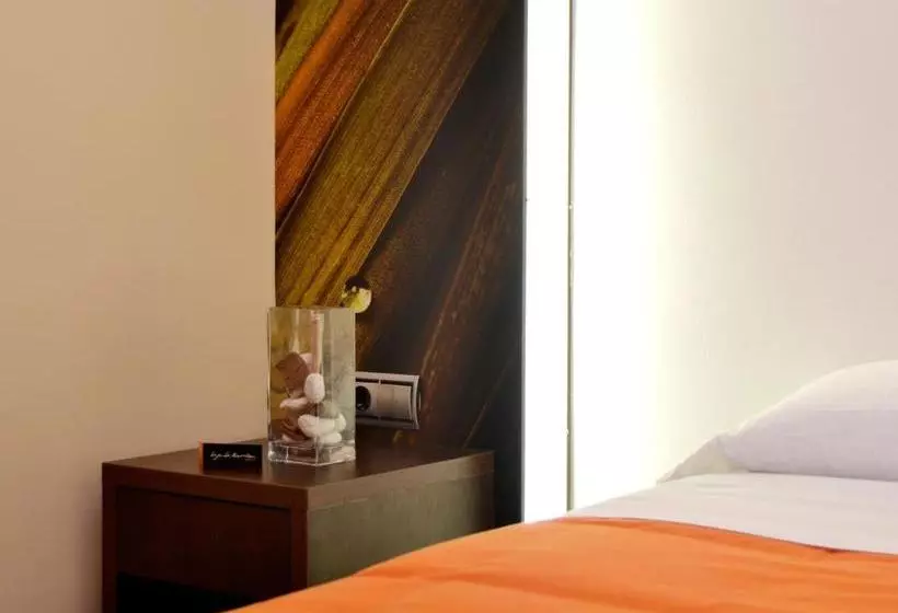 پانسیون Hostal Bajo La Muralla