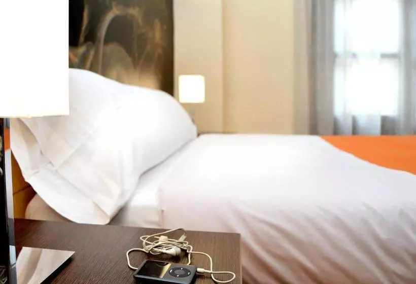 پانسیون Hostal Bajo La Muralla