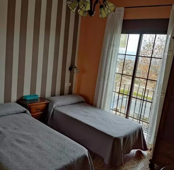 ペンション Hostal Monteolivos