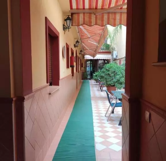ペンション Hostal Monteolivos