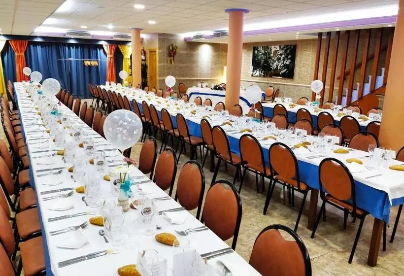 ペンション Hostal Restaurante El Surtidor