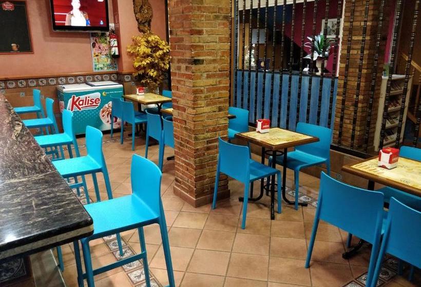 پانسیون Hostal Restaurante El Surtidor