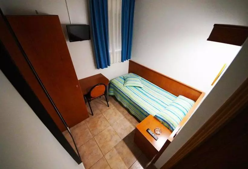 ペンション Hostal Restaurante El Surtidor